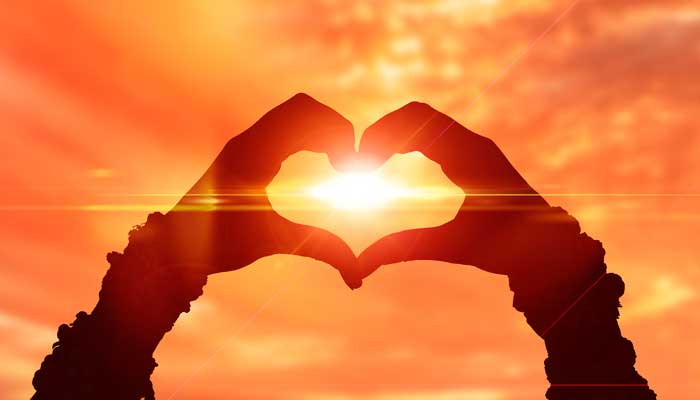 怦怦直跳与砰砰直跳的区别 怦怦直跳与砰砰直跳哪个对