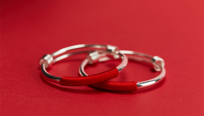 银手镯发黄是什么原因 银手镯发黄是怎么清洗