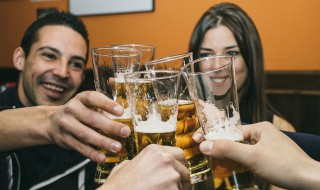 吃什么可以解酒最快简单（吃什么可以解酒最快简单的方法）