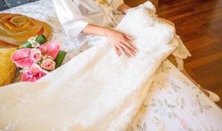 如何清洗婚纱（怎么清洗婚纱）