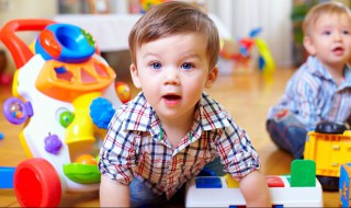 孩子第一次上幼儿园为什么会哭（孩子第一次上幼儿园为什么会哭闹）