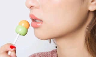 小时候吃的棒棒糖为什么有个小孔（小时候吃的棒棒糖为什么有个小孔子）