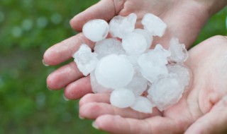 冰雹砸车保险赔吗 冰雹砸车保险赔吗?保险公司回复:需要看砸到哪里了