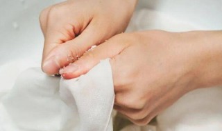 衣服上有白斑洗不去怎么办 黑色衣服洗完有白斑洗不掉