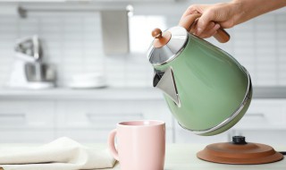 热水壶如何清洗水垢 热水壶如何清洗水垢视频
