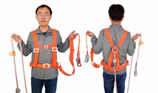 保险绳的使用应（保险绳的使用应注意什么）