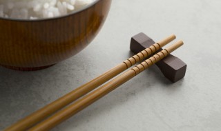 杜仲筷子第一次用怎么处理（杜仲木筷子使用注意）