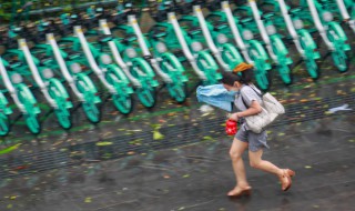 台风窗户关紧还是留缝 台风天气高层窗户紧闭还是留缝好