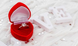 定婚礼物送什么比较好 定婚礼物送什么比较好呢