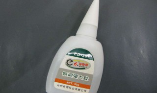 胶水弄到手上怎么洗掉（被502胶水粘到手了,该怎么洗掉?）