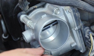 如何自己清洗节气门（如何自己清洗节气门视频教程）