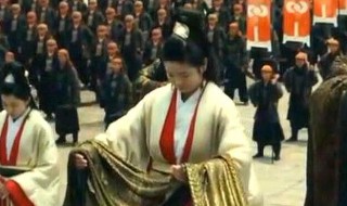 楚河汉界的来历（楚河汉界的来历30字）