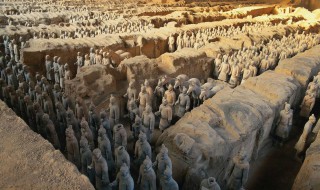 秦始皇陵兵马俑的地理位置（秦始皇陵兵马俑的地理位置在哪）