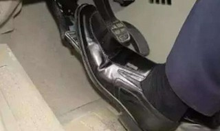 下坡时怎样用离合和刹车 踩离合的正确姿势和方法