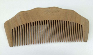 梳子什么材质的好（木头梳子什么材质的好）