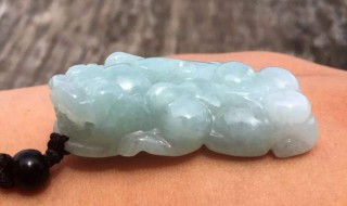 貔貅戴脖子上佩戴方法（貔貅戴脖子上佩戴方法:必须要知道）