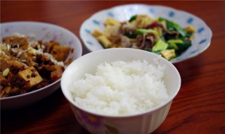 电饭煲怎么蒸米饭（电饭煲蒸米饭需要多长时间）