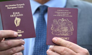 办理护照需要什么 办理护照需要什么底色的照片