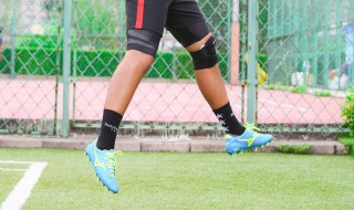 护膝的正确戴法（登山护膝的正确戴法）