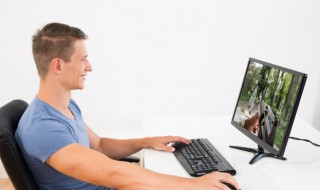 任务栏跑到左侧怎么办 任务栏跑到左边怎么还原到下面