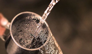 如何解酒醒酒的简单方法（如何解酒醒酒的简单方法视频）