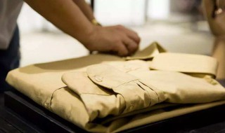叠衣服的方法（叠衣服的方法与技巧）