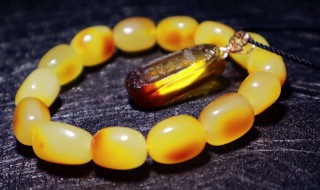 怎样鉴定蜜蜡 怎样鉴定蜜蜡真假