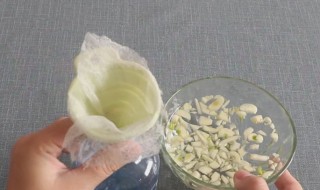 大蒜擦脸正确方法 大蒜擦脸正确方法如下