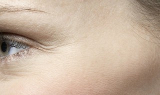 减少脸部皱纹的方法（减少脸部皱纹的方法有哪些）