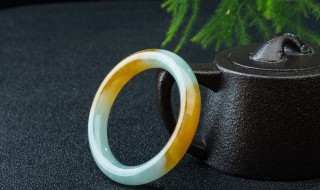 如何选购玉手镯（如何选购玉手镯玉手镯）