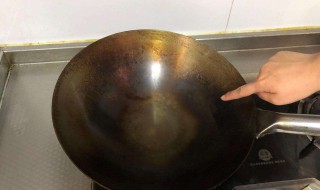 铁锅反复生锈怎么处理（铁锅反复生锈怎么处理干净）