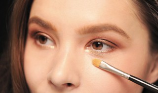 怎么变双眼皮天然方法 怎么变双眼皮天然方法永久