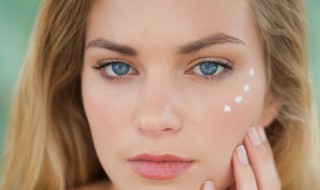 眼膏的正确使用方法（眼膏的正确使用方法图）