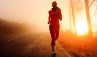 早晨跑步减肥的正确方法 一天跑步最佳时间三个时间段