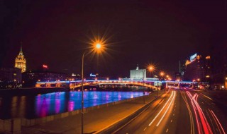夜景发朋友圈的句子（夜景发朋友圈的句子文案）