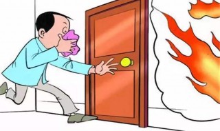 火灾弯腰逃生对吗（火灾时弯腰的原理）