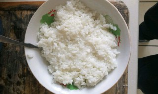 做米饭怎样放水（做米饭怎样放水才好吃）