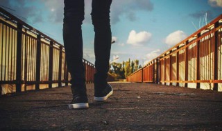 人为什么活着精辟回答（人为什么活着精辟回答简单神评）