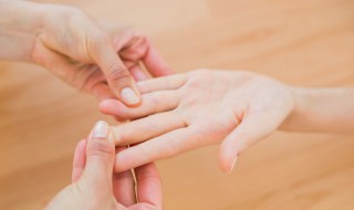 婚姻线怎么看出一个人的婚姻 女人手相35岁后看左手右手