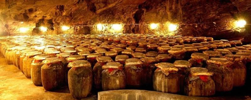 固态发酵酒什么意思（固态发酵和液态发酵的酒哪种好）