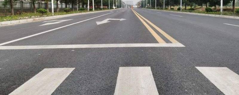 柏油路和水泥路哪个成本高（柏油路和水泥路哪个成本高?）