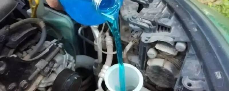 汽车玻璃水可以加矿泉水吗 车子的玻璃水可以加矿泉水吗