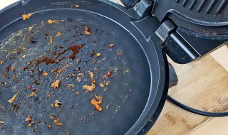 电饼铛怎样清洗干净（电饼铛怎么清理干净）
