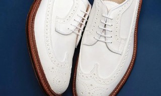 白皮鞋刮破皮了怎么办（白皮鞋刮破皮了怎么办小妙招）