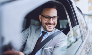 车从水里开了怎么办（车从水里开了怎么办视频）