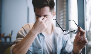 眼镜脏了如何清洗（眼镜脏了如何清洗掉）