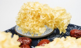 银耳泡多长时间（袋装银耳泡多长时间）