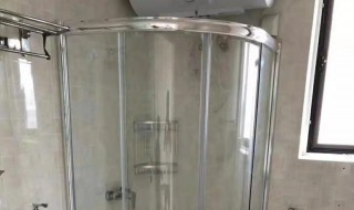 淋雨房玻璃脏了怎么办（淋雨房玻璃脏了怎么办视频）